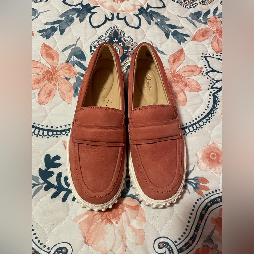 NWOT Clarks Pink Slip on Platform Loafers Size 5.5